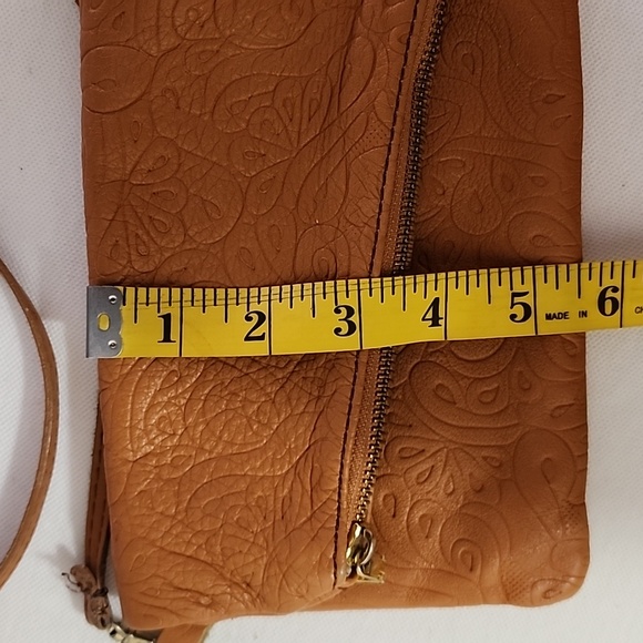 Floral etched fold over crossbody yellow/tan purse - Picture 12 of 12